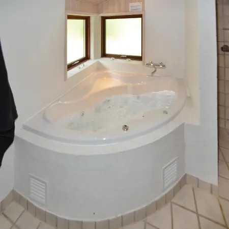 Holiday home 4 Bedroom Gorgeous In Ebeltoft Oksenmolle