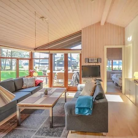 4 Bedroom Gorgeous In Ebeltoft Holiday home Oksenmolle